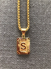 Rise Initial Pendant Necklace (Gold)