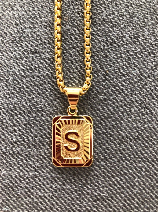 Rise Initial Pendant Necklace (Gold)