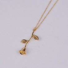 Silhouette Juliet Rose Necklace